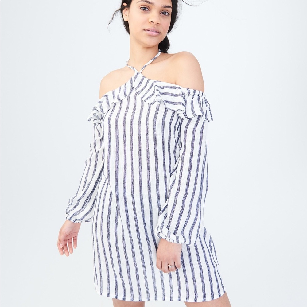 LONG SLEEVE STRIPED HALTER SHIFT DRESS